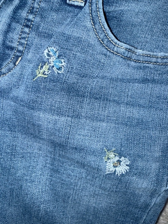 Lauren Conrad Blue Embroidered Women’s Jeans - Picture 3 of 7